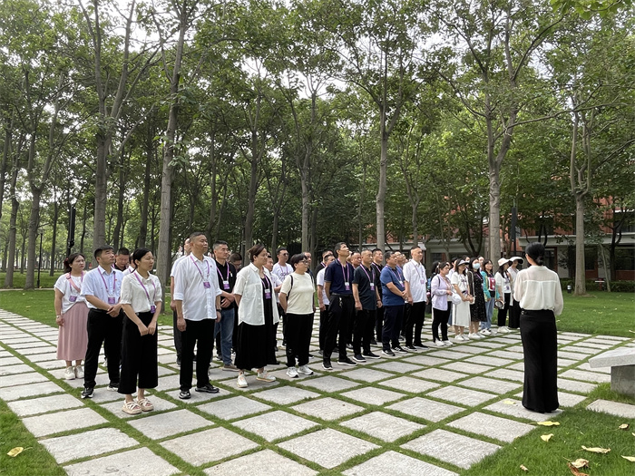 习桐照片.jpg