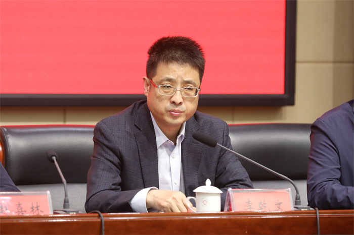 4.24 李乾文发表致辞 程曌卿摄.jpg